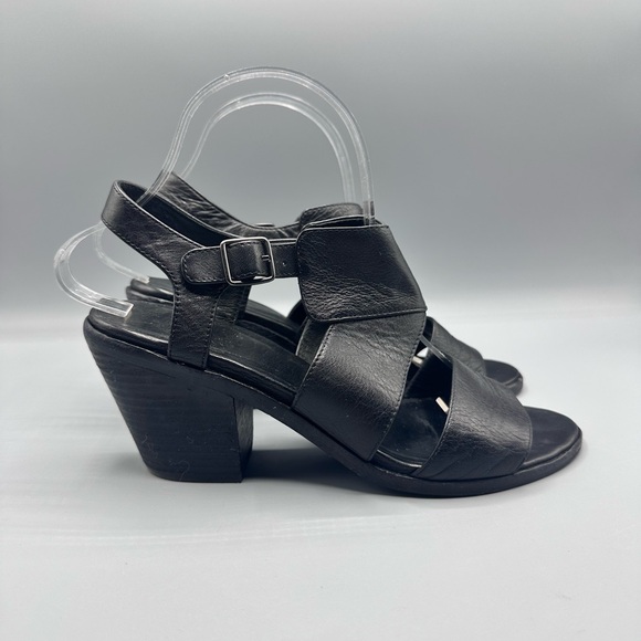 Eileen Fisher Shoes - Eileen Fisher Side 8 Black “Carat” Leather Sandals